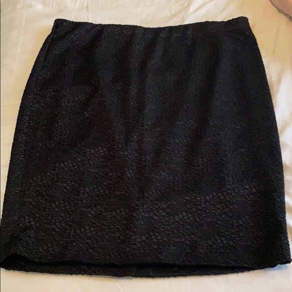 Black slim skirt